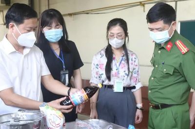 Hoàn thiện bộ máy quản lý từ Trung ương đến địa phương trong quản lý an toàn thực phẩm