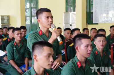 Chủ động gợi mở để bộ đội sẻ chia