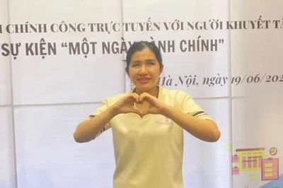 'Ánh sáng' sau chiếc gậy dò đường của cô sinh viên khiếm thị