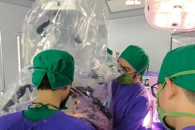 Đau đầu, mất thính lực do u dây thần kinh VIII nằm sát thân não