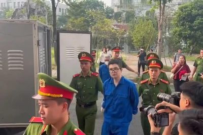 Sáng nay, Mr Pips hầu tòa trong vụ lừa đảo hơn 1.568 tỷ đồng
