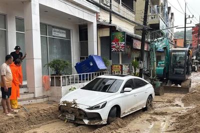 Mưa lớn gây lũ quét trên đảo Phuket của Thái Lan