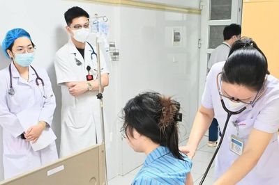 Ho kéo dài 3 năm, bác sĩ phát hiện dị vật nằm sâu trong phế quản trẻ 13 tuổi