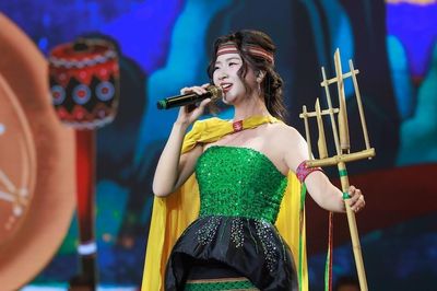 Ca sĩ hát 'Cô gái vót chông' khiến NSND Quang Vinh, PGS.TS Tân Nhàn 'ngả mũ' là ai?
