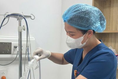 Nữ điều dưỡng chia sẻ 12 năm ở nơi 'nóng' nhất viện