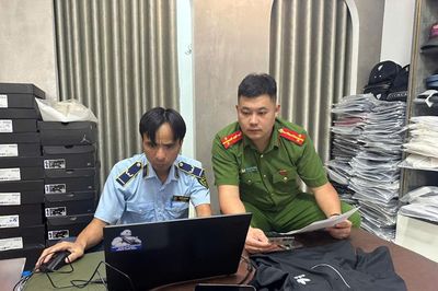 Xử phạt 6 triệu đồng chủ hộ kinh doanh buôn bán quần áo giả mạo nhãn hiệu