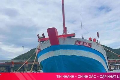 Kịp thời cứu 3 ngư dân Hà Tĩnh bị chìm tàu trên vùng biển Quảng Trị