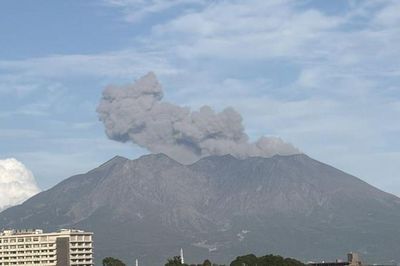 Núi lửa Sakurajima ở Nhật Bản phun trào lần thứ 31 trong năm, tro bụi có thể lan xa 240 km