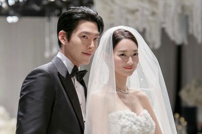 Shin Min Ah tiết lộ cuộc sống hôn nhân với Kim Woo Bin sau 10 tháng cưới