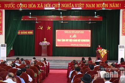 Xã Quảng Ninh trao Huy hiệu Đảng cho 80 đảng viên
