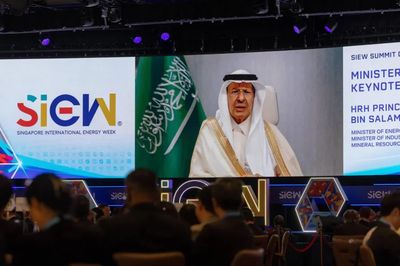 Sau cú sốc Hormuz, Saudi Arabia đưa dầu đến Singapore dự trữ.