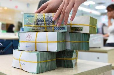 NHNN hút ròng trở lại hơn 9.800 tỷ, lãi suất qua đêm dao động dưới 4,5%/năm