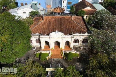 Bên trong bảo tàng mang kiến trúc Pháp giữa lòng Rạch Giá