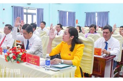 HĐND xã Vĩnh Thuận thống nhất giao 303 biên chế, điều chỉnh vốn đầu tư công hơn 34 tỷ đồng