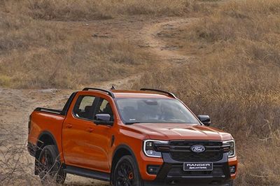 Đánh giá xe Ford Ranger 2026: Giá bán lăn bánh, ưu đãi và sức mạnh vận hành bản Wildtrak