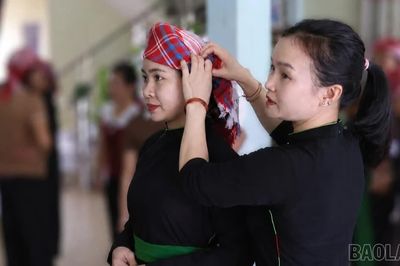 Xưởng may nhỏ góp phần bảo tồn văn hóa truyền thống