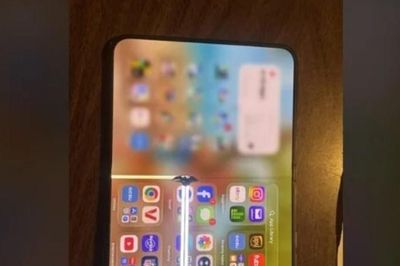 iPhone Duo gặp sự cố nứt màn hình gập sau 3 giờ mở hộp cùng rủi ro chi phí sửa chữa đắt đỏ