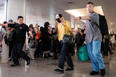 Hình ảnh BigBang tại Nội Bài trước khi lên chuyến bay rời Hà Nội