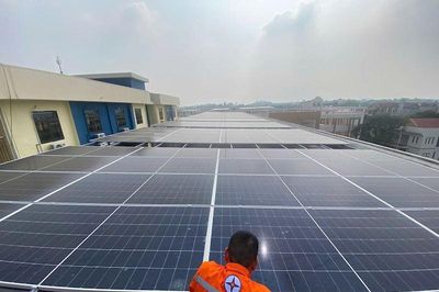 Điện mặt trời mái nhà trường học: Từ nguồn năng lượng sạch đến bài học chuyển đổi xanh