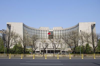 USD suy yếu đẩy nhân dân tệ lên đỉnh 4 năm, xu hướng sẽ kéo dài?