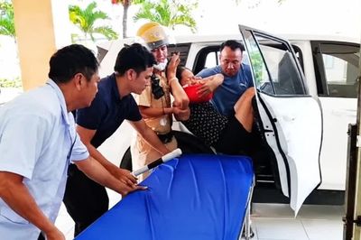 Cảnh sát giao thông mở đường đưa bệnh nhân cấp cứu kịp thời