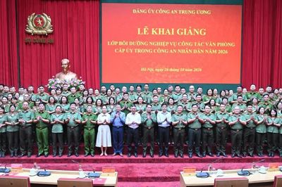 Khai giảng Lớp bồi dưỡng nghiệp vụ công tác văn phòng cấp ủy trong Công an nhân dân năm 2026