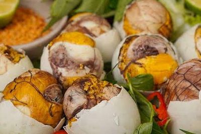 Trứng vịt lộn đừng chỉ luộc, đem nấu với loại quả bán đầy chợ được món ngon thơm nức, ngọt thanh