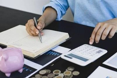 4 cách quản lý tiền giúp bạn tiết kiệm đều đặn, không lo hụt trước thiếu sau