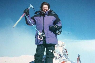 Lời cầu cứu ám ảnh của nữ nhà leo núi mắc kẹt trên đỉnh Everest, trước khi đóng băng cả thập kỷ