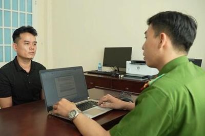 Đầu tư chứng khoán thua lỗ, cầm dao đi cướp tiệm vàng