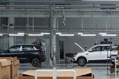 Ô tô nhập khẩu tăng mạnh tạo sức ép lên sản xuất trong nước