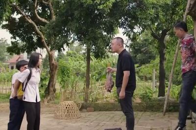 Hạnh (Huyền Lizzie) hoảng loạn cầu cứu Toản (Duy Hưng) lúc nửa đêm