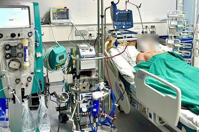 Sốt xuất huyết nguy kịch, nam thanh niên 23 tuổi phải can thiệp ECMO