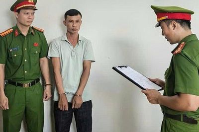 Lật tẩy bộ mặt phó giám đốc rởm, dùng bệnh án giả để lừa tiền người tình