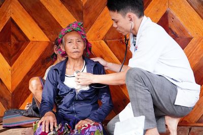 Y tế xã vùng biên vượt khó triển khai khám sàng lọc cho dân bản