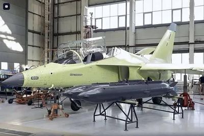 Hệ thống phòng vệ chủ động President-S130 giúp máy bay Yak-130M miễn nhiễm tên lửa đối phương