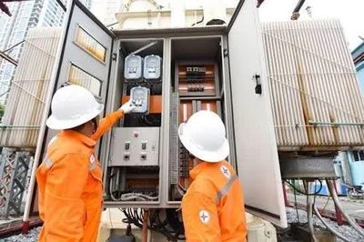 Khẩn trương xem xét phương án giảm thuế tiêu thụ đặc biệt với xăng về 0% và giảm giá điện