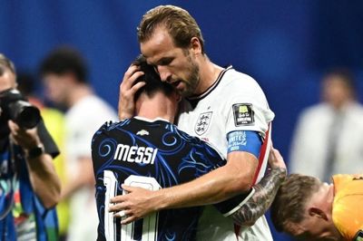 Vì sao Messi không dự gala Quả bóng vàng?
