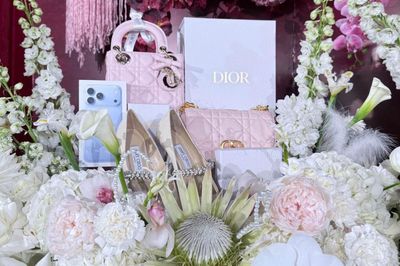 Hỏi vợ bằng tráp cưới có iPhone 18 Promax, túi Dior
