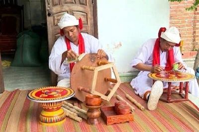 Mâm gỗ Chăm - Gửi hồn văn hóa qua từng nét chạm