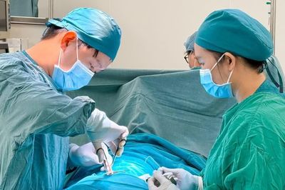 Bé trai phải cắt bỏ 10cm ruột vì dạng lồng ruột hiếm gặp