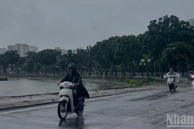 Cảnh báo mưa lớn từ Hà Tĩnh đến thành phố Đà Nẵng, cục bộ có nơi mưa rất to trên 250mm