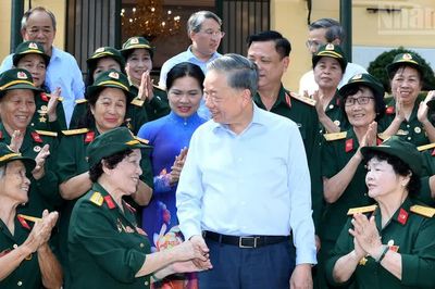 [Ảnh] Tổng Bí thư, Chủ tịch nước Tô Lâm gặp mặt Đại đội nữ lái xe Trường Sơn
