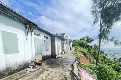 Gia Lai: Thấp thỏm dưới chân núi sạt lở, hàng trăm hộ dân mong ngày an cư