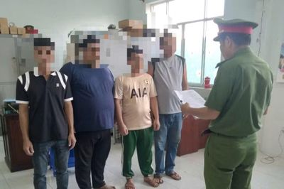 Mâu thuẫn từ trước, nhóm đối tượng chặn xe đả thương đối thủ