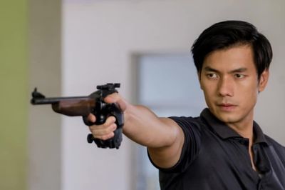 Nhan Phúc Vinh hóa thân thành người hùng Olympic trong 'Viên đạn cuối cùng'