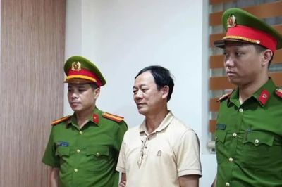 Vụ Bí thư và Chủ tịch xã ở Phú Thọ bị bắt: Khởi tố đối tượng 'chạy' thủ tục, thu lợi hơn 15 tỷ đồng