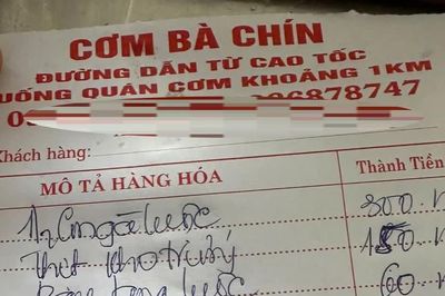 Ghé quán cơm bình dân, tài xế bức xúc vì nửa con gà giá 300.000 đồng