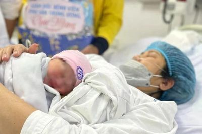 Hà Nội đề xuất hỗ trợ 1 triệu đồng cho cặp đôi kết hôn, 4 triệu đồng cho phụ nữ sinh 2 con trước 35 tuổi