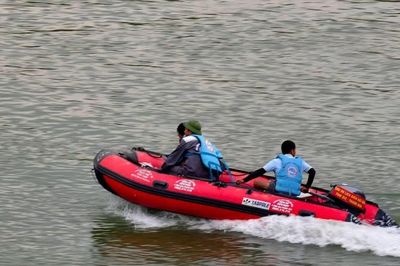 Huy động người nhái, flycam tìm kiếm hai nam sinh lớp 10 mất tích trên sông Mã